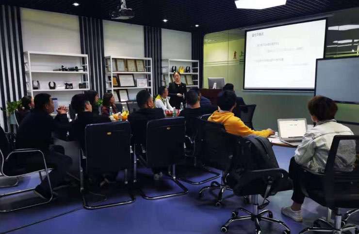 深圳網(wǎng)貿(mào)會資本艦隊(duì)走進(jìn)艦員活動PPT分享攝影